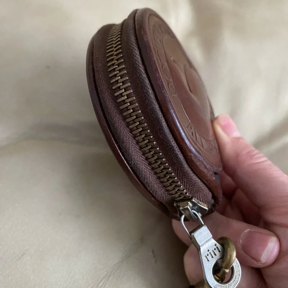 Vintage Dooney & Bourke Big Duck Circle Zip Coin Wallet AWL Leather - Picture 10 of 13